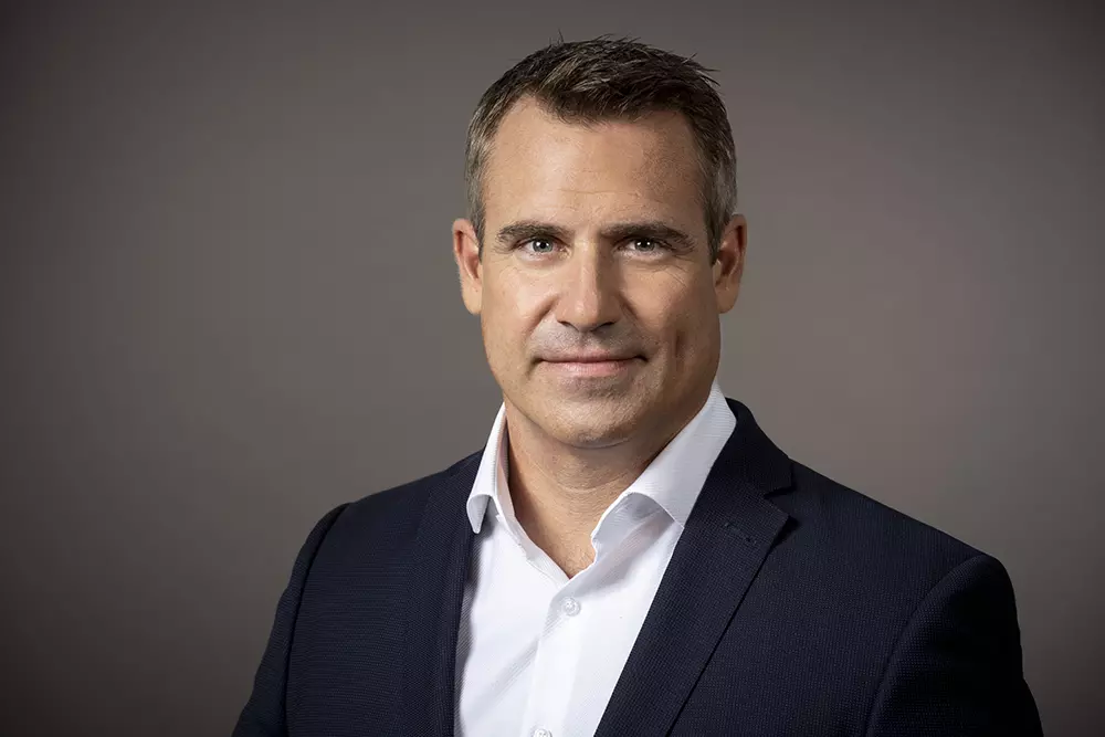 Changes-in-the-management-of-DB-E.C.O.-Group_Niko-Warbanoff in front a green-grey background