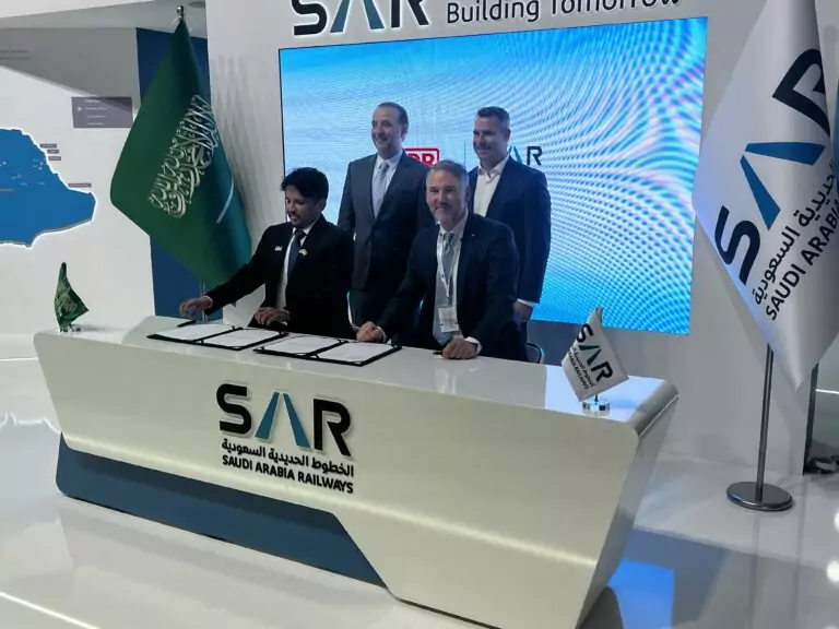 Saudi Arabia: Contract signing between DB E&C and SAR at InnoTrans 2024