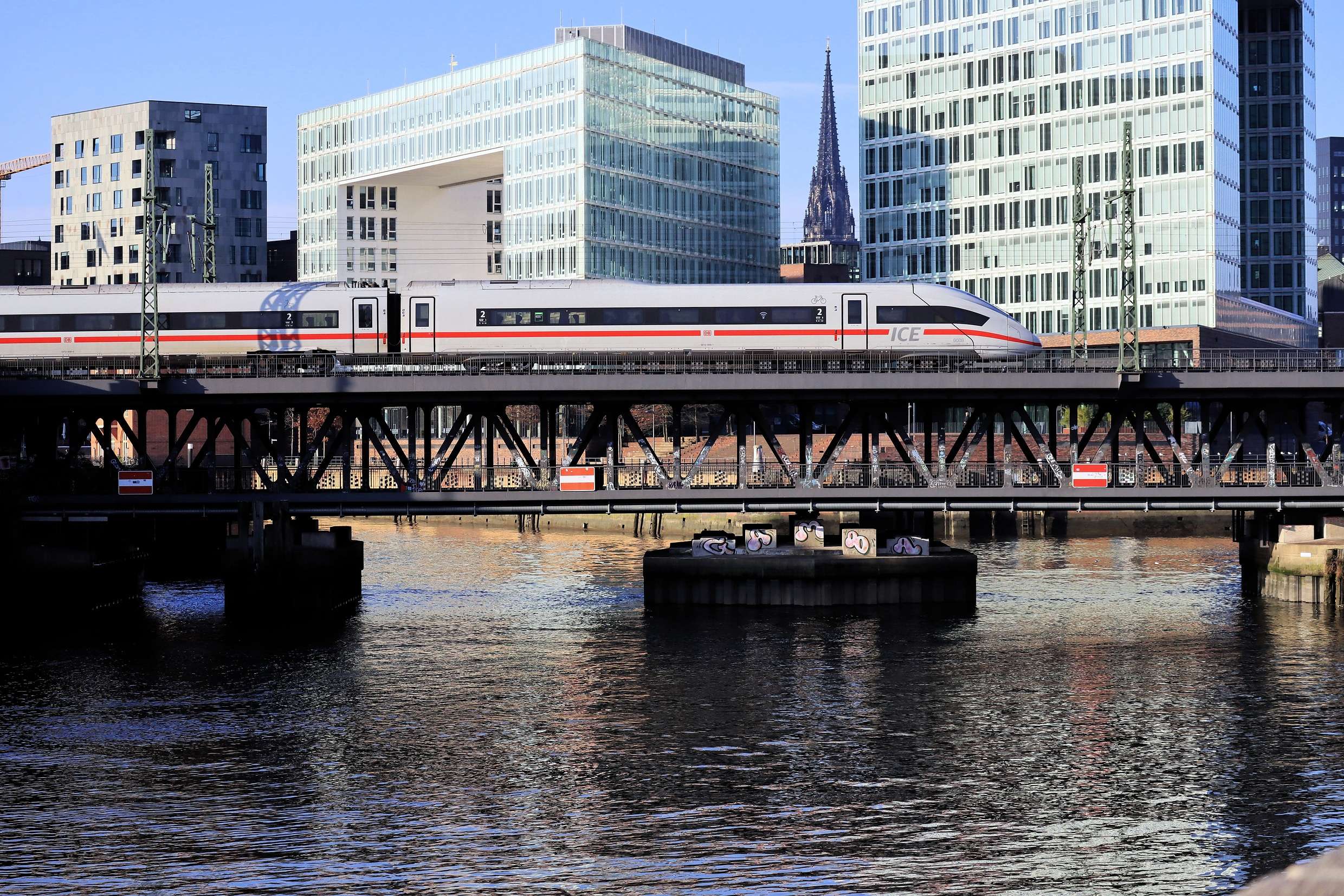 ICE 4 en route in Hamburg